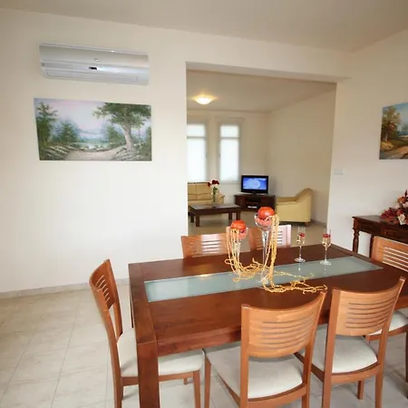 Gorgeous Bungalow By Bay With Private Big Pool Landcaped Gardenwifi فيلة بيسوري